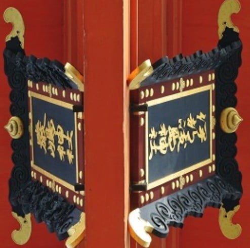 厳島神社の大鳥居の秘密「裏表で異なる扁額（へんがく）の文字」
